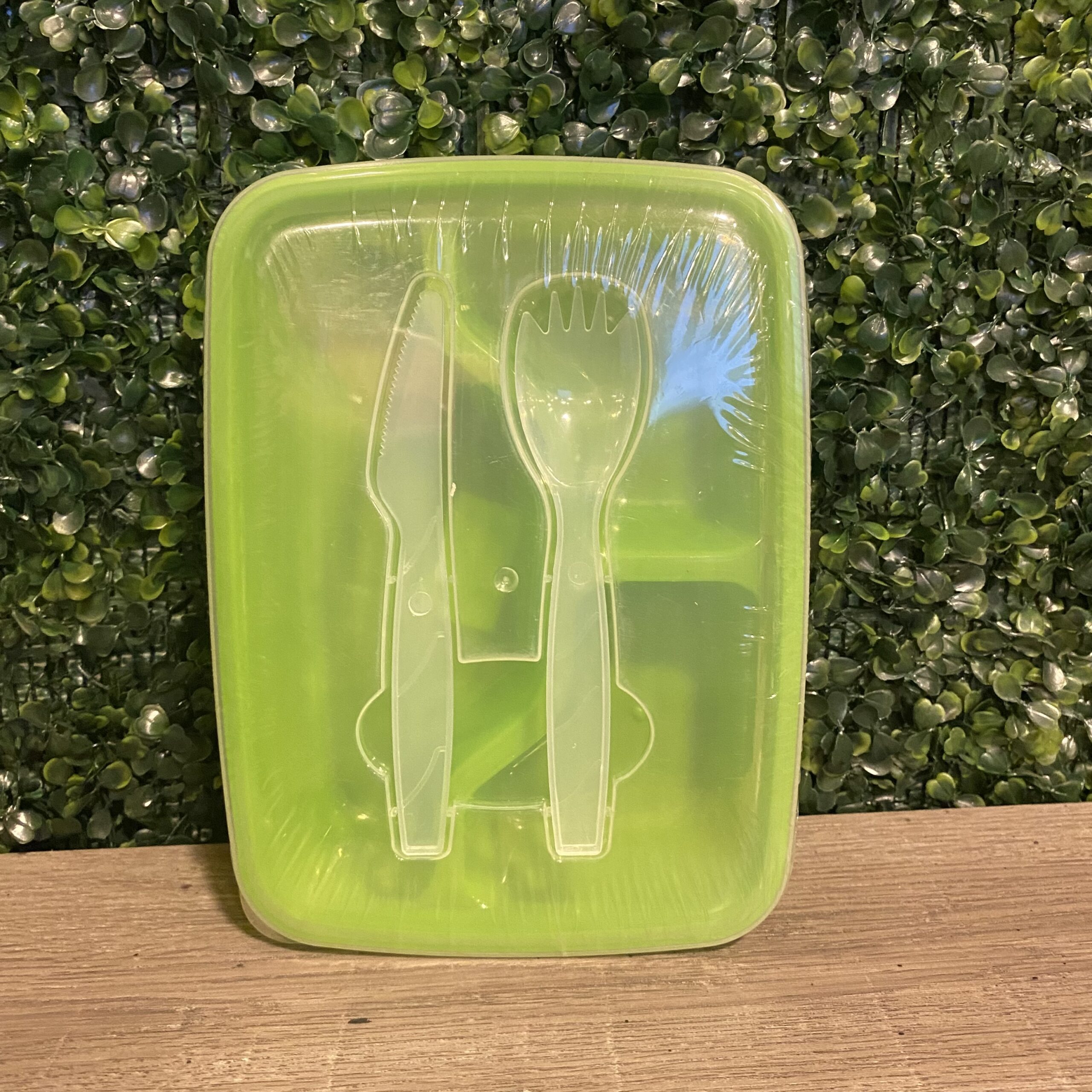 Tupper con tenedor y cuchillo verde