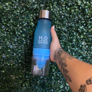 Botella Exprimidora de agua con infusor de frutas 650ml