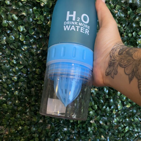 Botella Exprimidora de agua con infusor de frutas 650ml - Imagen 2