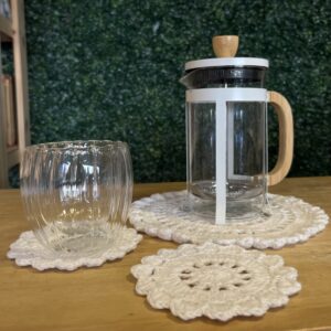 Set crochet mantel+ 2 posa vaso/taza blanco